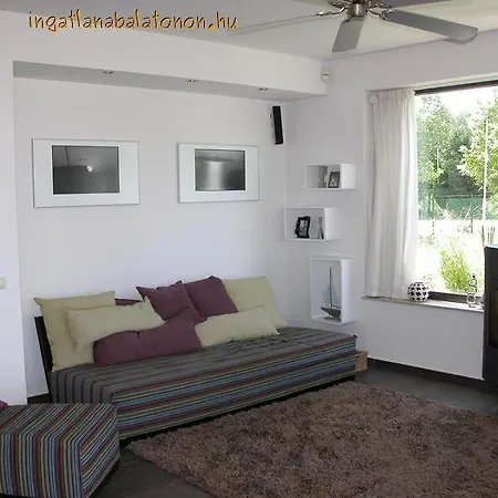 110 - Luxus Minimal Sajat Stranddal, Jakuzzival Apartment Balatonoszod