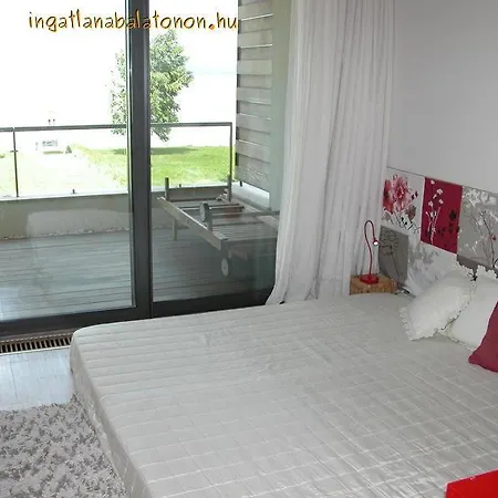 Apartment 110 - Luxus Minimal Sajat Stranddal, Jakuzzival Balatonoszod