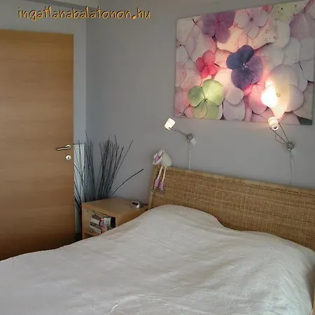Apartment 110 - Luxus Minimal Sajat Stranddal, Jakuzzival Balatonoszod