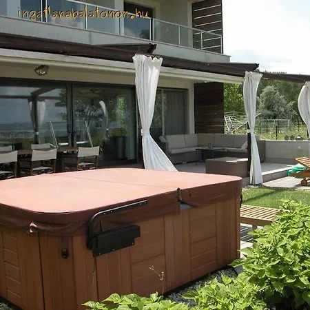 110 - Luxus Minimal Sajat Stranddal, Jakuzzival Apartment Balatonoszod