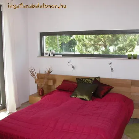 Apartment 110 - Luxus Minimal Sajat Stranddal, Jakuzzival Balatonoszod