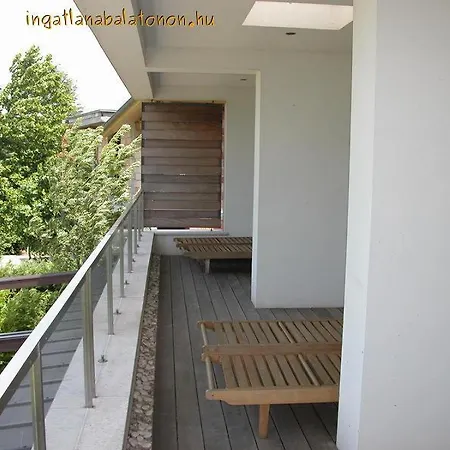 110 - Luxus Minimal Sajat Stranddal, Jakuzzival Apartment